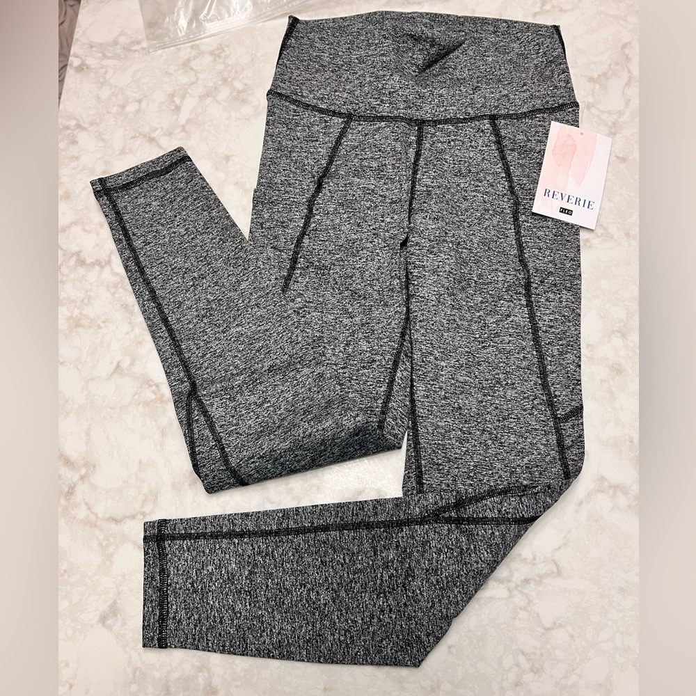 Fleo Reverie style pocket crossfit leggings, heathered gray, medium NWT